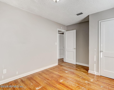 1901 Pullman Court - Photo Thumbnail 19