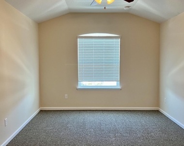 519 Ryker Way - Photo Thumbnail 12