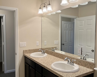 519 Ryker Way - Photo Thumbnail 15
