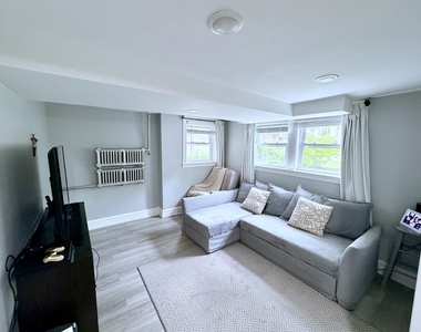 6302 W Holbrook Street - Photo Thumbnail 2