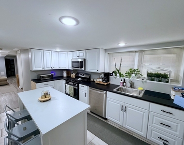 6302 W Holbrook Street - Photo Thumbnail 7