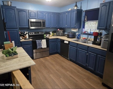 9861 S Clinton Avenue - Photo Thumbnail 4