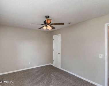 9861 S Clinton Avenue - Photo Thumbnail 6