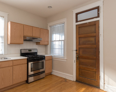 1440 W Addison Street - Photo Thumbnail 4