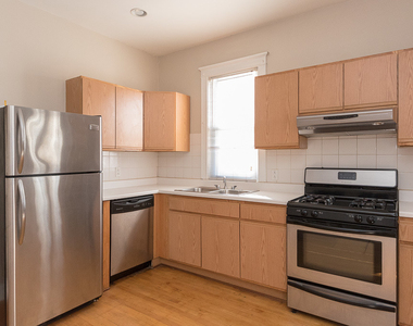 1440 W Addison Street - Photo Thumbnail 2