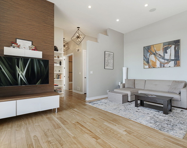2408 W Rice Street - Photo Thumbnail 5