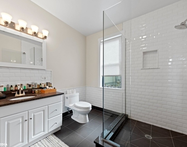 353 W Chicago Avenue - Photo Thumbnail 12