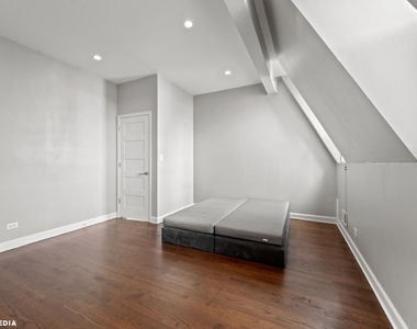 353 W Chicago Avenue - Photo Thumbnail 13