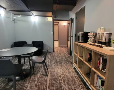 30 E Huron Street - Photo Thumbnail 21