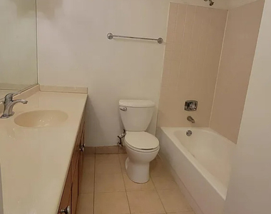 30 E Huron Street - Photo Thumbnail 8
