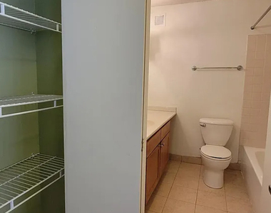 30 E Huron Street - Photo Thumbnail 7