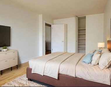 30 E Huron Street - Photo Thumbnail 5