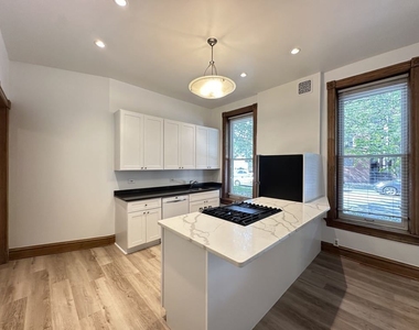 3559 N Ashland Avenue - Photo Thumbnail 2