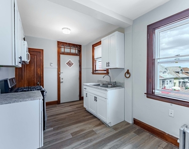 2551 N Lockwood Avenue - Photo Thumbnail 9