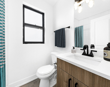6230 N Kenmore Avenue - Photo Thumbnail 8