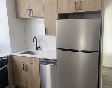 6230 N Kenmore Avenue - Photo Thumbnail 1