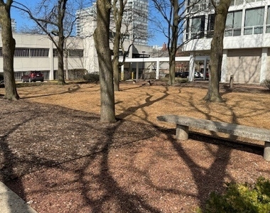 601 E 32nd Street - Photo Thumbnail 33