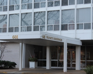 601 E 32nd Street - Photo Thumbnail 1