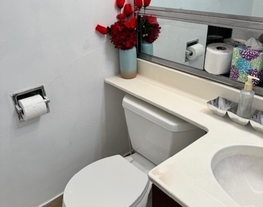 601 E 32nd Street - Photo Thumbnail 16