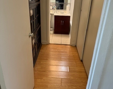 601 E 32nd Street - Photo Thumbnail 14