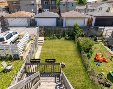 3625 S Emerald Avenue - Photo Thumbnail 10