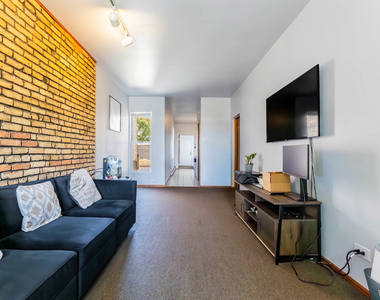 3625 S Emerald Avenue - Photo Thumbnail 2