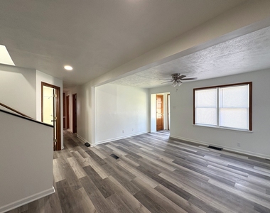 1409 Kelly Street - Photo Thumbnail 3