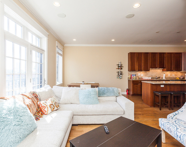 2730 N Lincoln Avenue - Photo Thumbnail 4