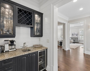 3585 Roxboro Road Ne - Photo Thumbnail 14