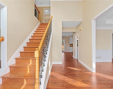 560 Kimball Crest Court - Photo Thumbnail 2