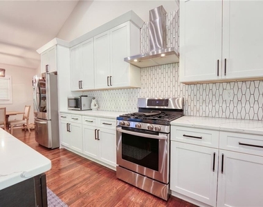 3076 Mccully Drive Ne - Photo Thumbnail 5