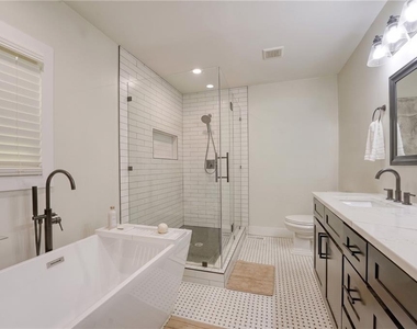 3076 Mccully Drive Ne - Photo Thumbnail 10