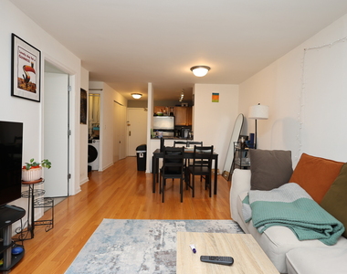 222 E Pearson Street - Photo Thumbnail 3