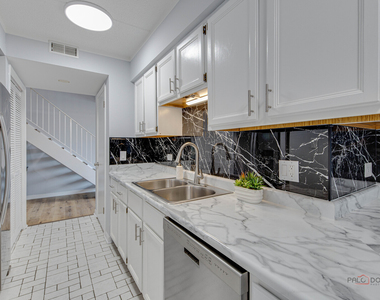 1551 Ashland Avenue - Photo Thumbnail 5