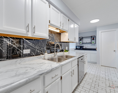 1551 Ashland Avenue - Photo Thumbnail 7