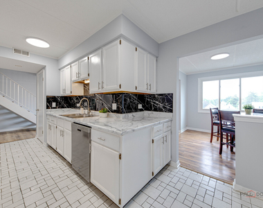 1551 Ashland Avenue - Photo Thumbnail 8
