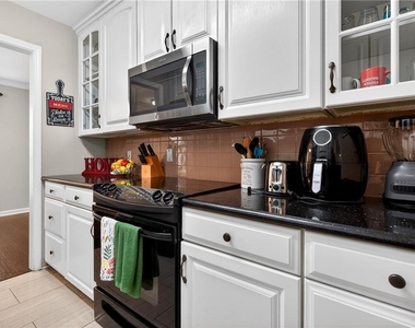 6393 Hawthorne Terrace - Photo Thumbnail 9