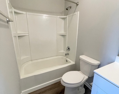301 N Madison Street - Photo Thumbnail 9