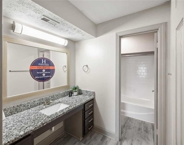5675 Roswell Road - Photo Thumbnail 4