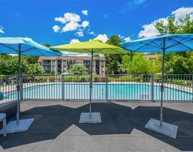 5675 Roswell Road - Photo Thumbnail 10