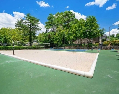 5675 Roswell Road - Photo Thumbnail 14