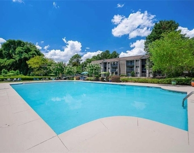 5675 Roswell Road - Photo Thumbnail 12