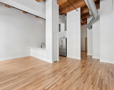 521 W Superior Street - Photo Thumbnail 3