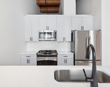 521 W Superior Street - Photo Thumbnail 5