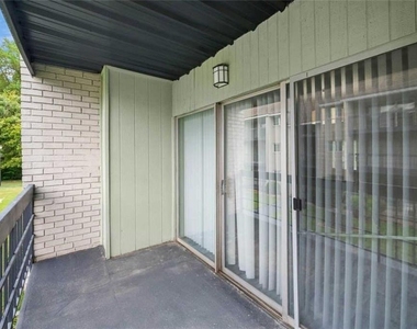5675 Roswell Road - Photo Thumbnail 5