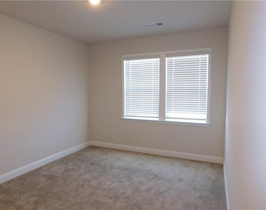 930 Elderberry Court - Photo Thumbnail 18