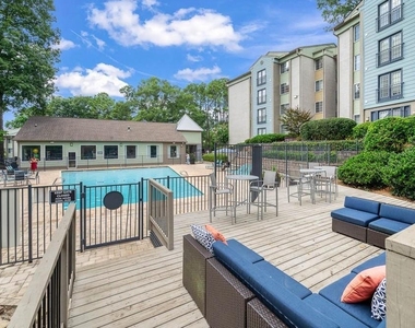 5555 Roswell Road Ne - Photo Thumbnail 7