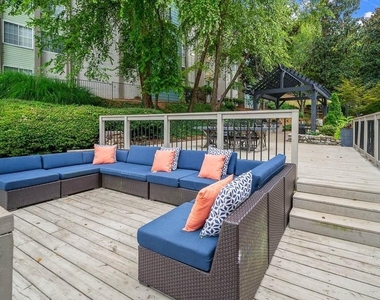 5555 Roswell Road Ne - Photo Thumbnail 6
