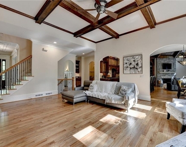 11037 Estates Circle - Photo Thumbnail 6