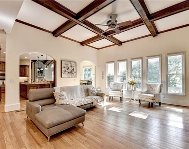 11037 Estates Circle - Photo Thumbnail 7